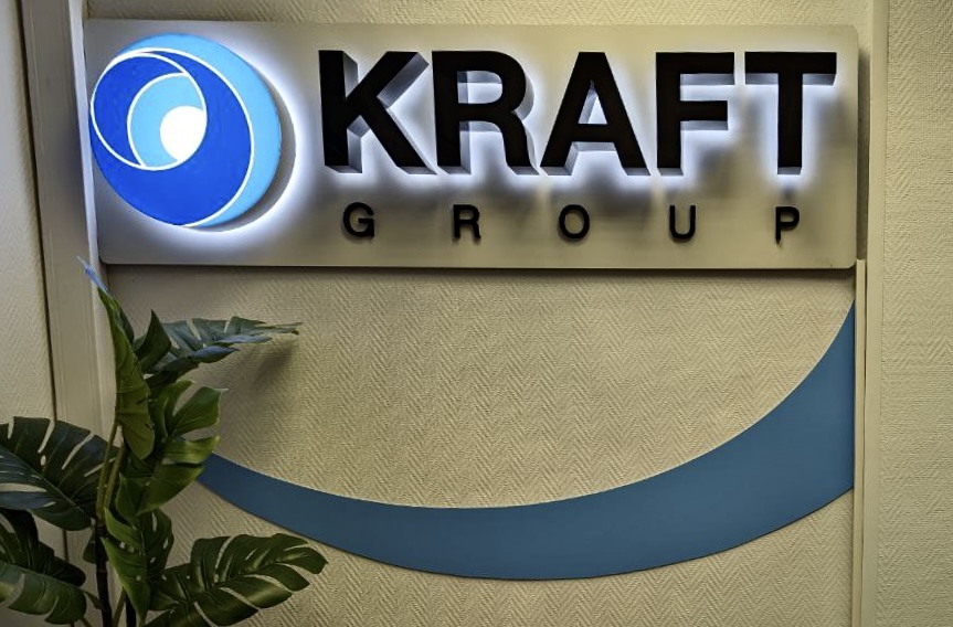 Монтаж вывески Kraft Group — установка наружной рекламы СПб